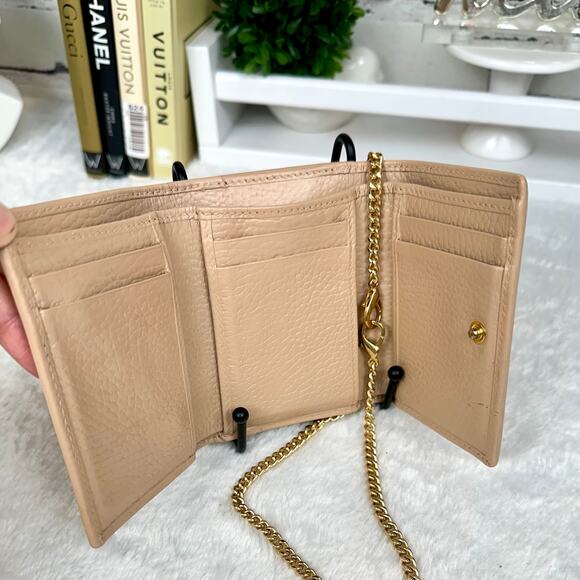 Gucci beige leather compact wallet wristlet with chain - Picture 4 of 16